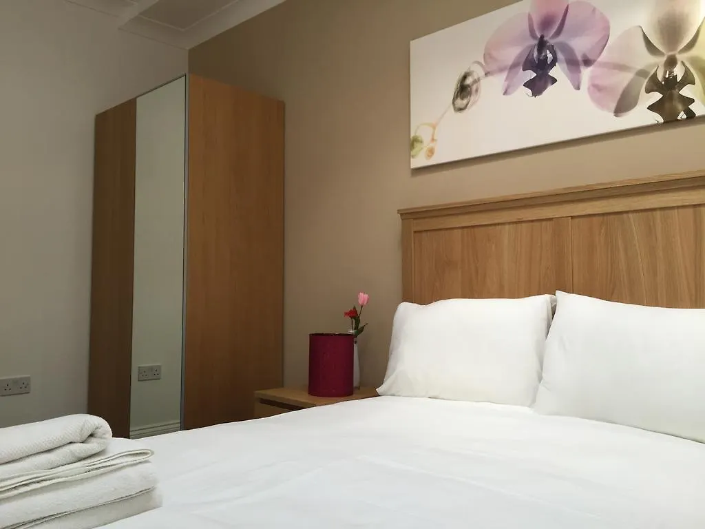 Ilford Central Luxury Apartments 0*,